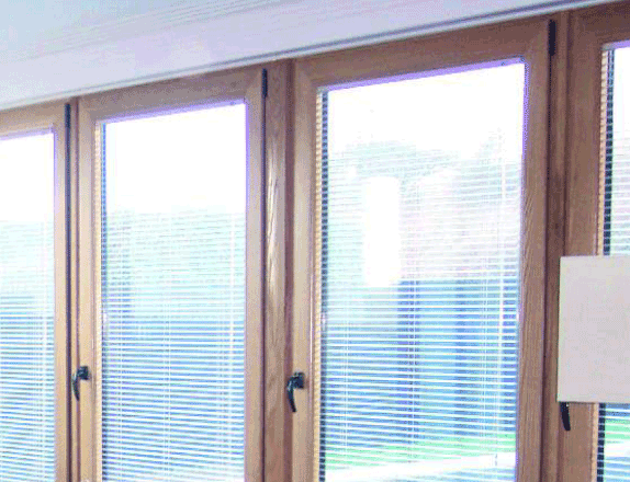 Carpintería de aluminio revestido de madera